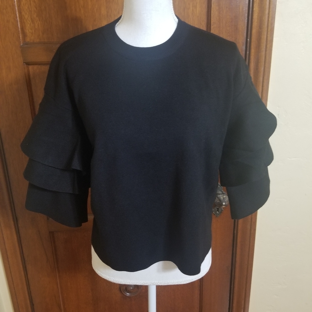 Chic Ruffle Knit Shirt - Picture 3 of 3